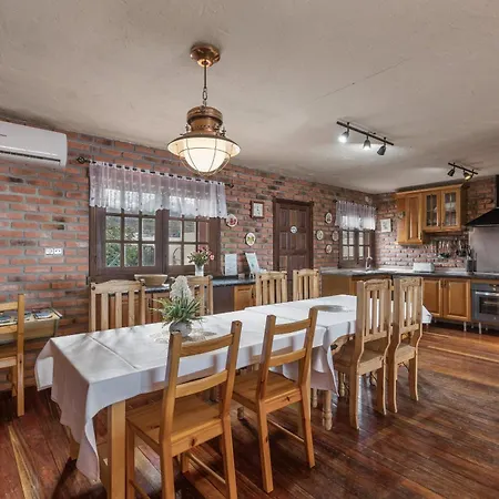 Casa El Pinito No Groups Under 27