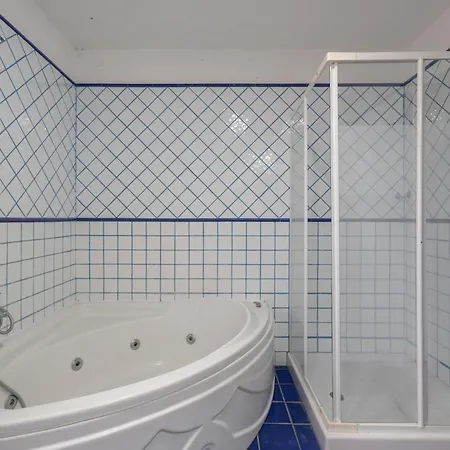 Casa El Pinito No Groups Under 27 *