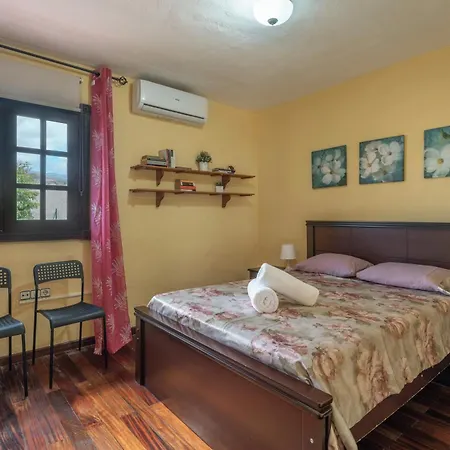 Casa El Pinito No Groups Under 27 Holiday home